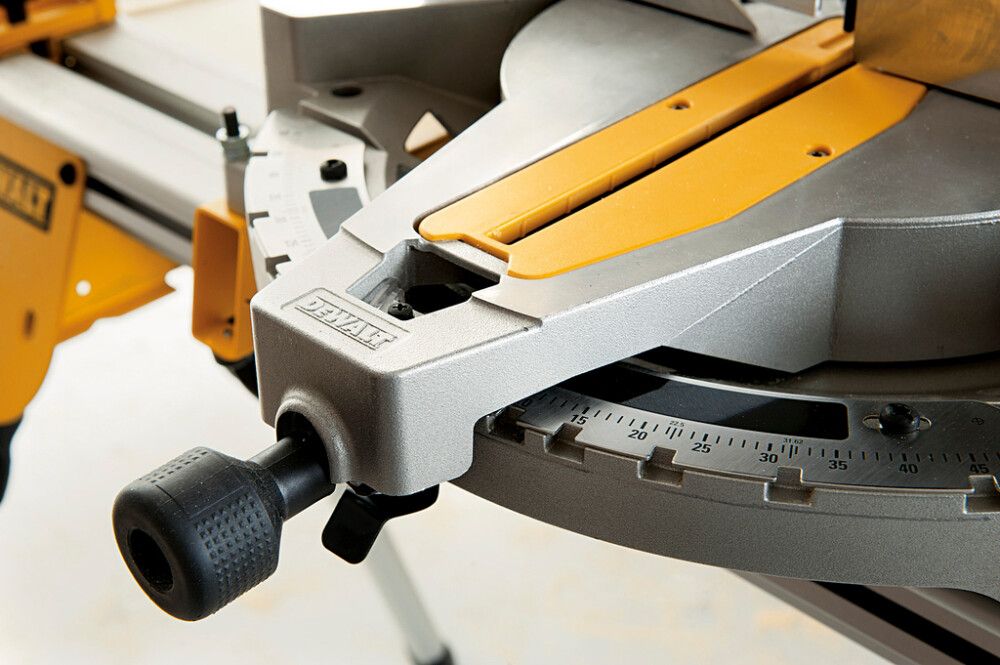 Yhdistelmäsaha DeWalt D27113