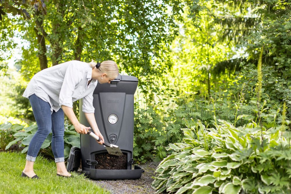 Tyhjennyskaukalo Biolan kompostoriin