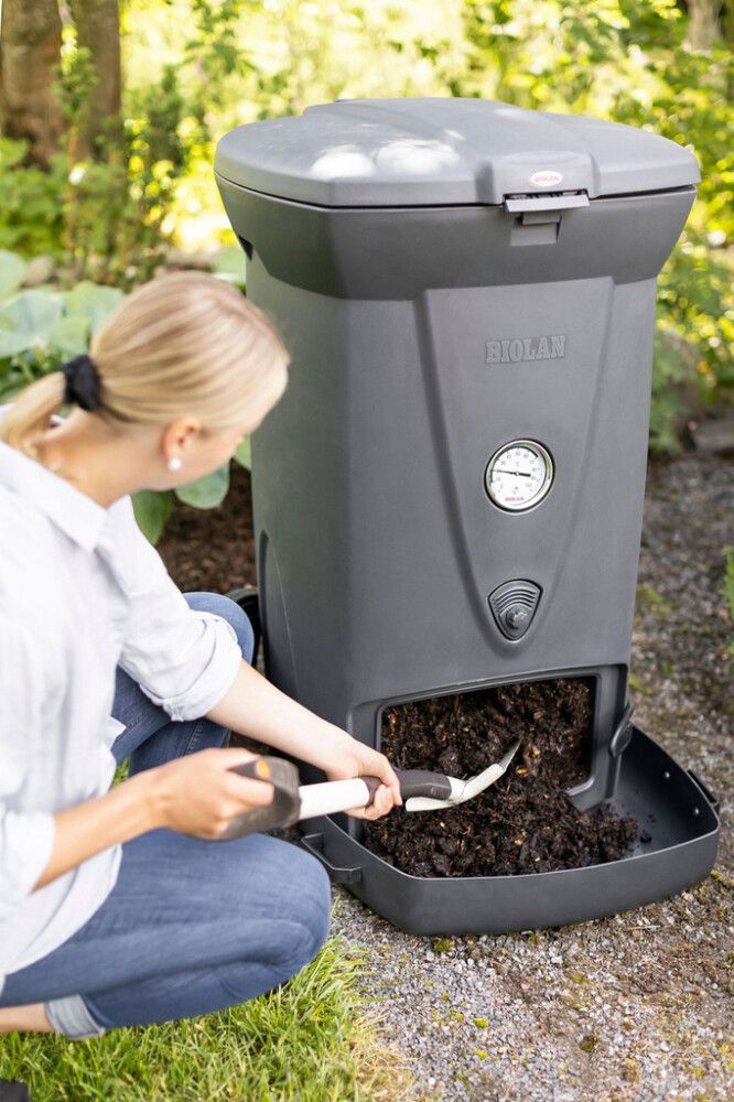 Tyhjennyskaukalo Biolan kompostoriin
