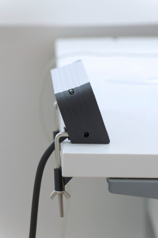 Rasialista Airam Tabletop 4-os + 2 USB Musta