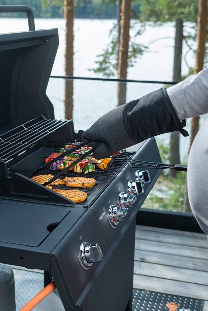 Grillikinnas Mustang musta 20 x 38 cm