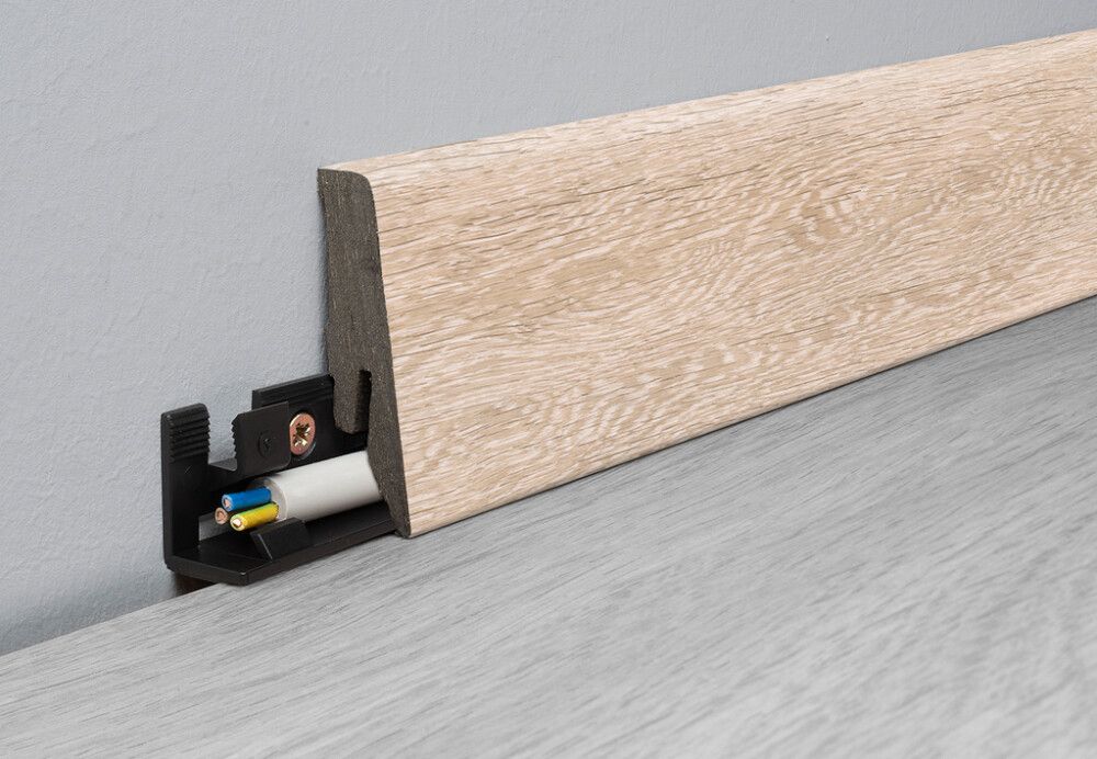 Jalkalista Logoclic K58C Element Flex Tammi Elbrusa 18 x 58 x 2600 mm