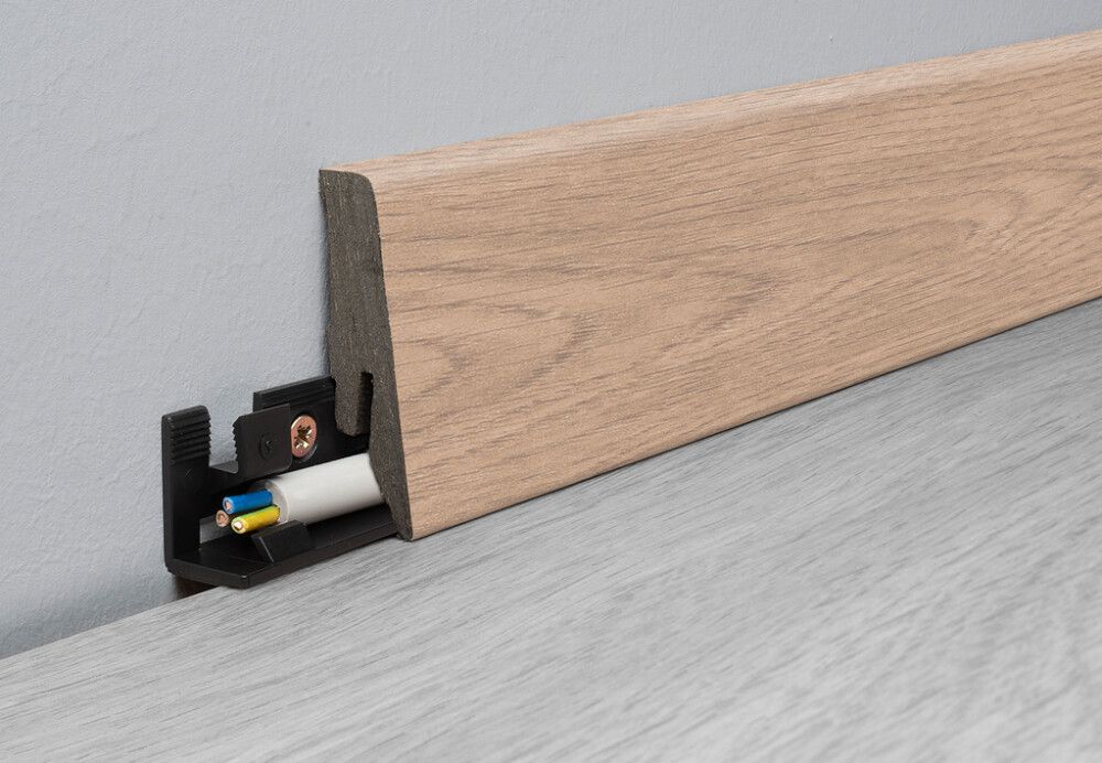 Jalkalista Logoclic K58C Element Flex Tammi Baltia 18 x 58 x 2600 mm