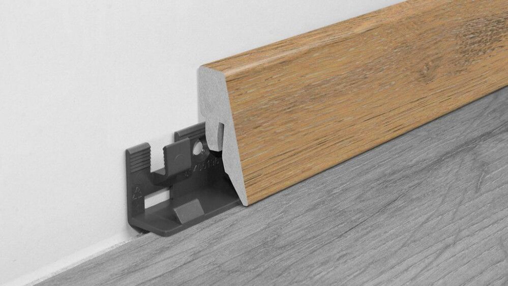 Jalkalista Logoclic K40 C Tammi Tegen MDF 19 x 40 x 2600 mm