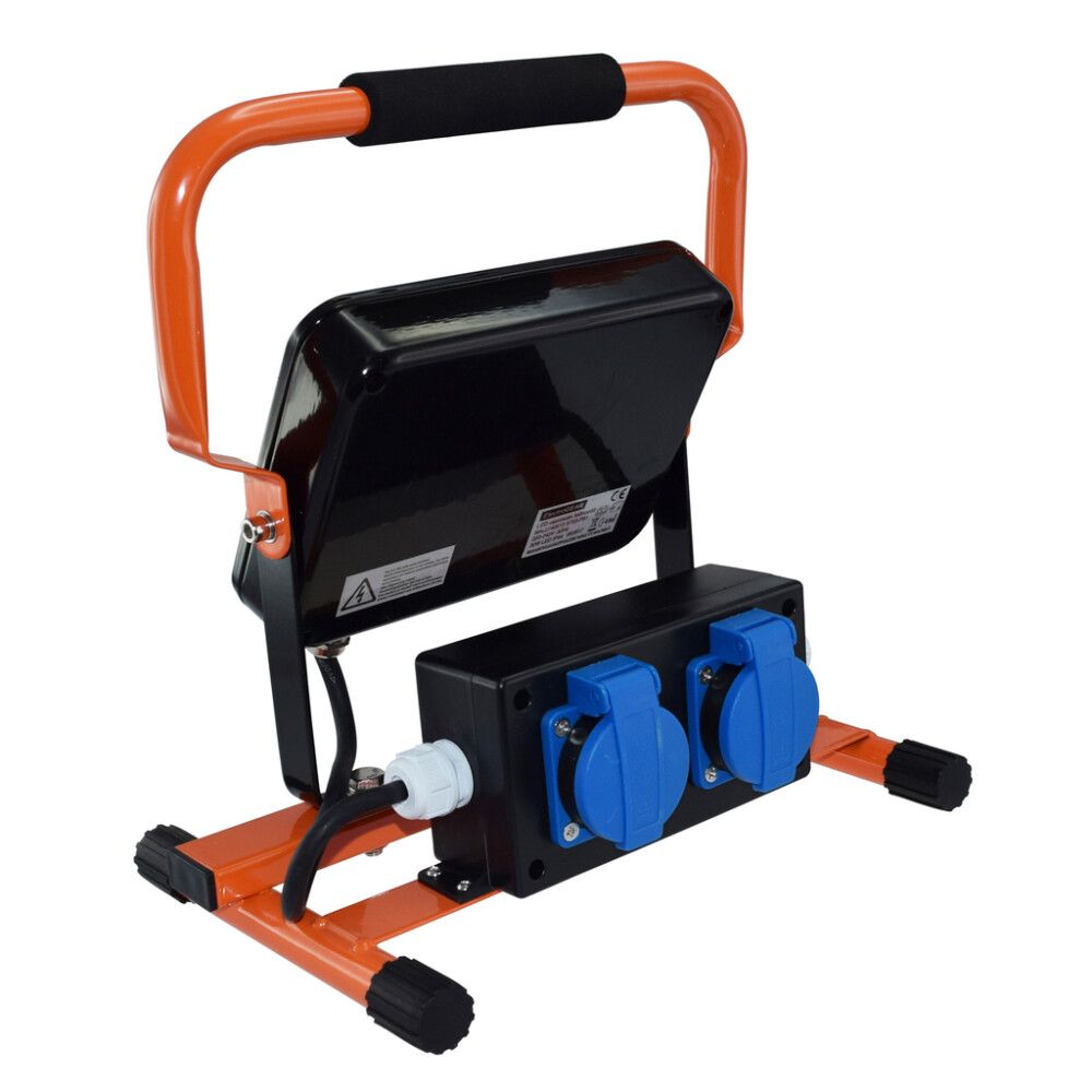 LED-työvalaisin Harju 30W IP44 2 x Pistorasiaa