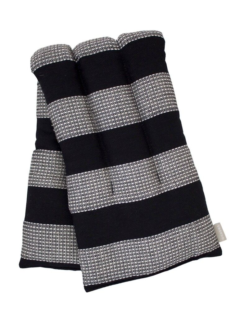 Iso vehnätyyny Emendo Musta Vohveli 31 x 17 cm