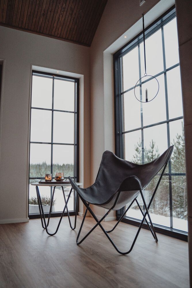 Päällinen Varax lepakkotuoliin musta keinonahka