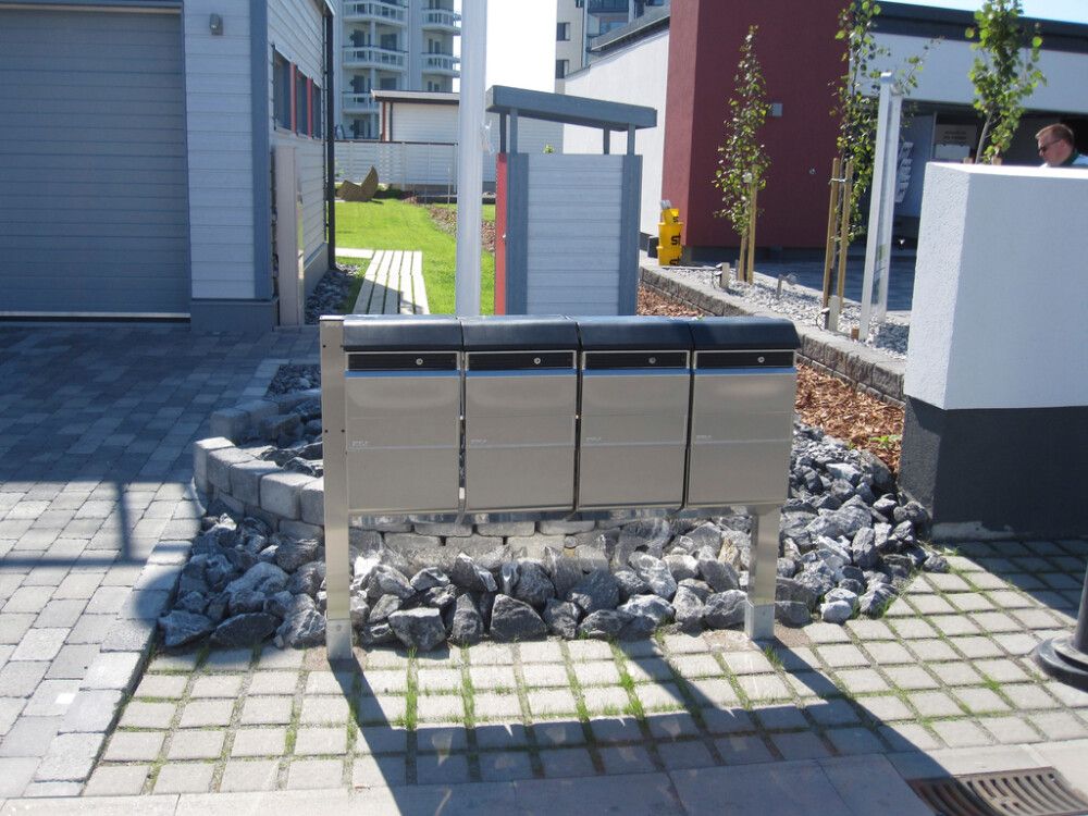 Asennusjalka Stala PLJ-4 neljälle postilaatikolle