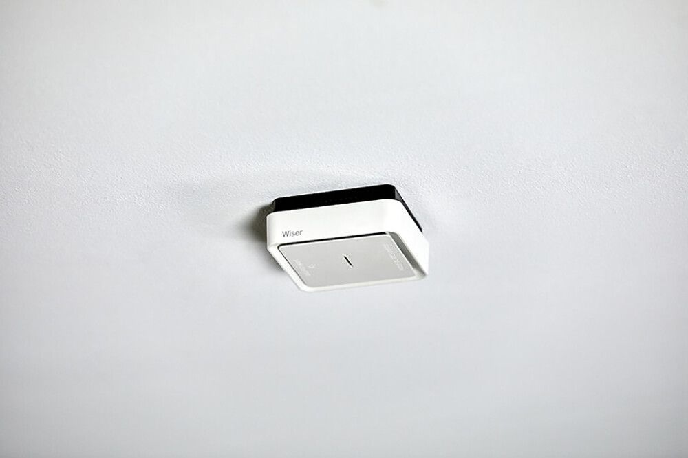 Älypalovaroitin Schneider Electric Wiser valkoinen 230V