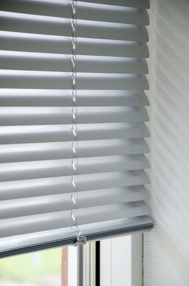 Alumiinisälekaihdin Hasta 70x160 cm Harmaa