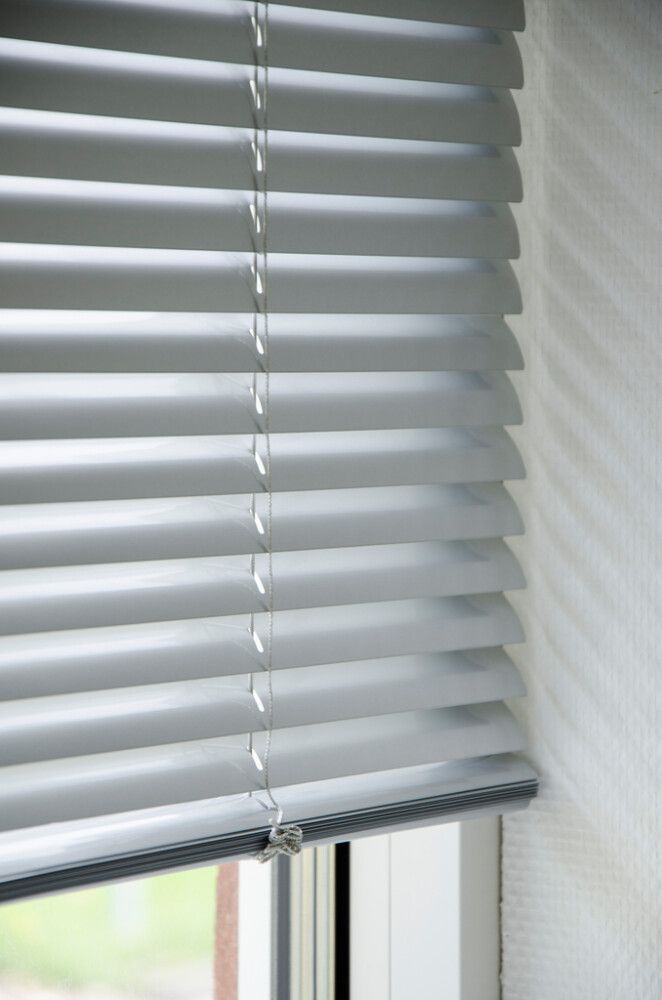 Alumiinisälekaihdin Hasta Harmaa 100x160 cm