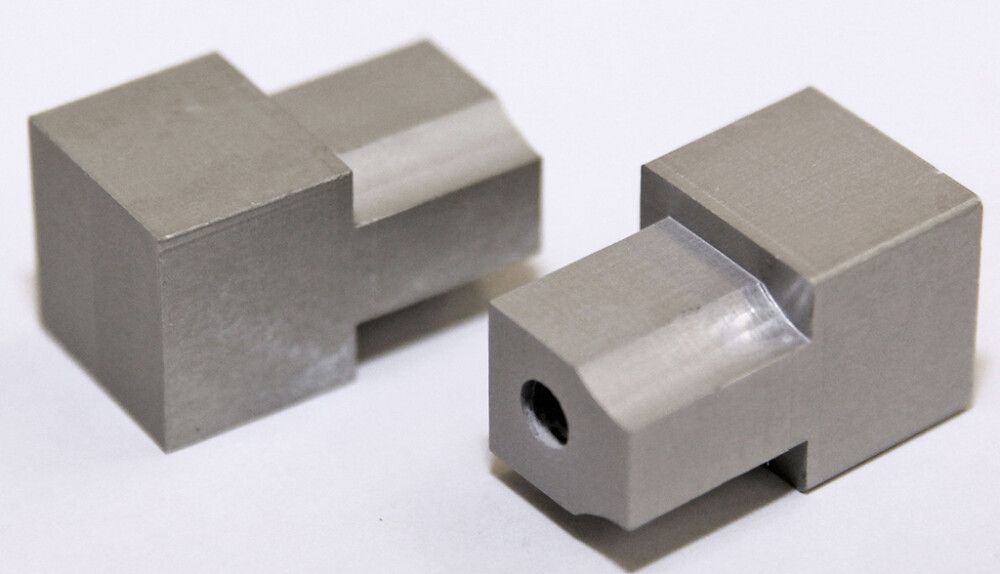 Laattalistan Kulmapala Dione Neliö Hopea-anodisoitu 8 mm