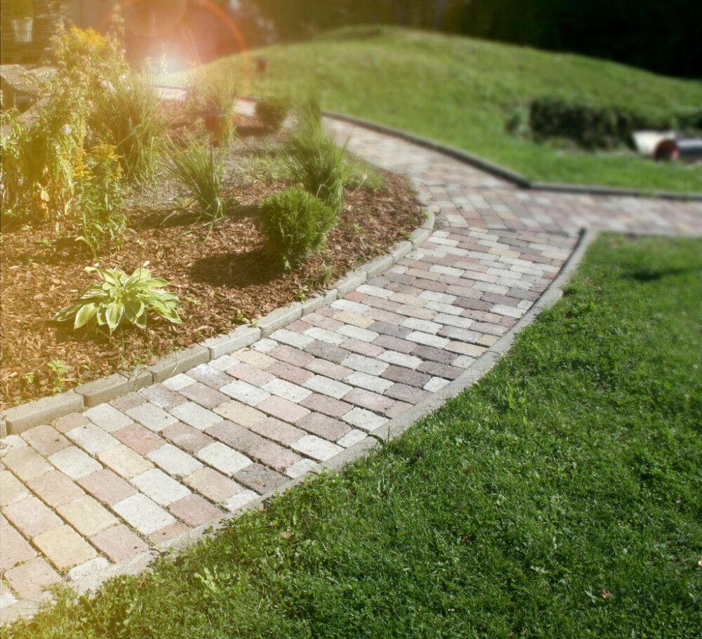 Nurmikon Reunakivi Lakka Musta 135 x 80 x 600 mm