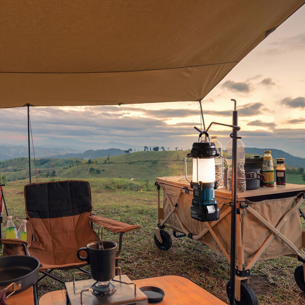 Radiovalaisin Makita LXT DMR057