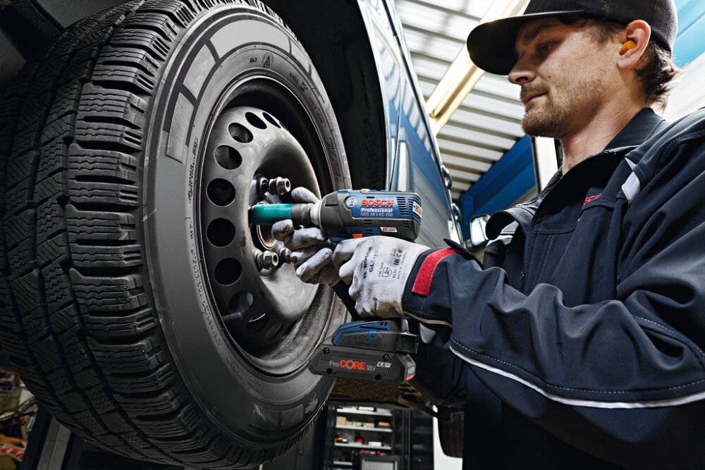 Akku-/laturipaketti Bosch ProCore 18 V 2 x 4,0 Ah