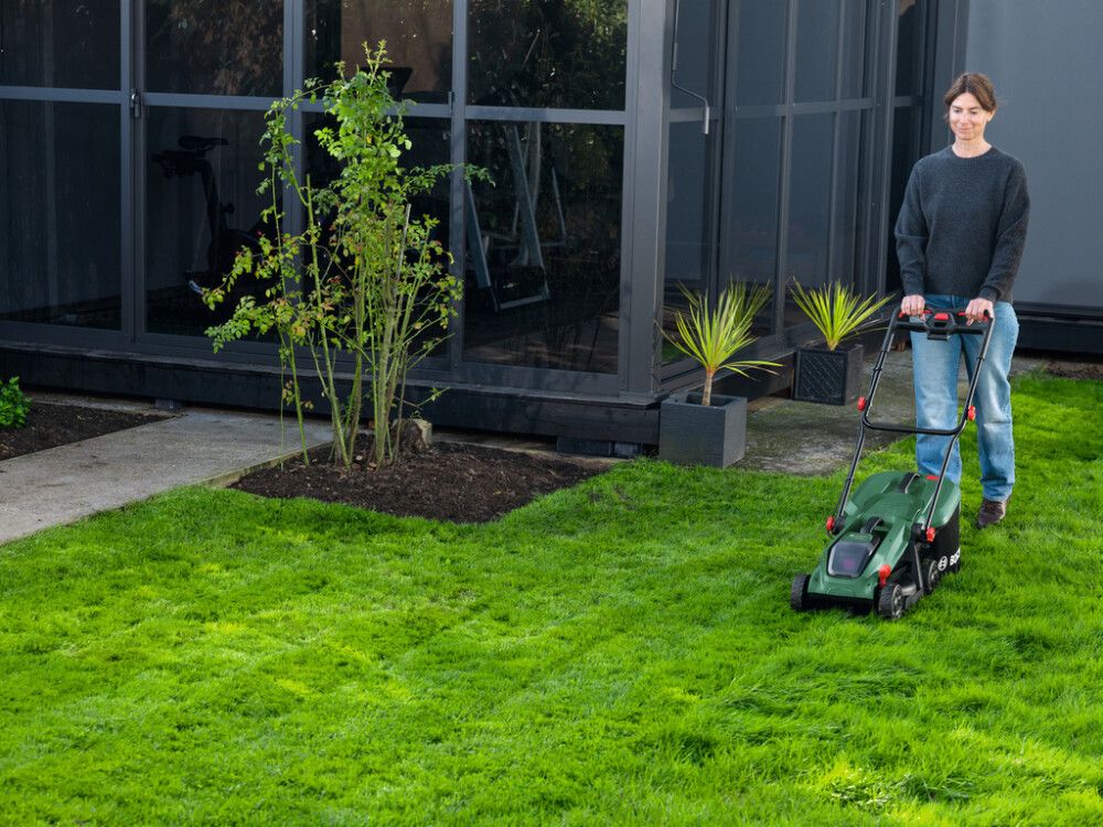 Akkuruohonleikkuri Bosch Rotak 18V-32 1x 4Ah