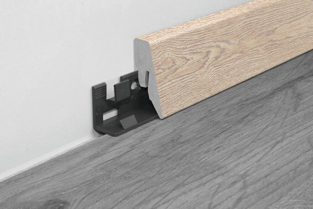 Jalkalista Logoclic K40 C Tammi Manhatten 19 x 40 x 2600 mm