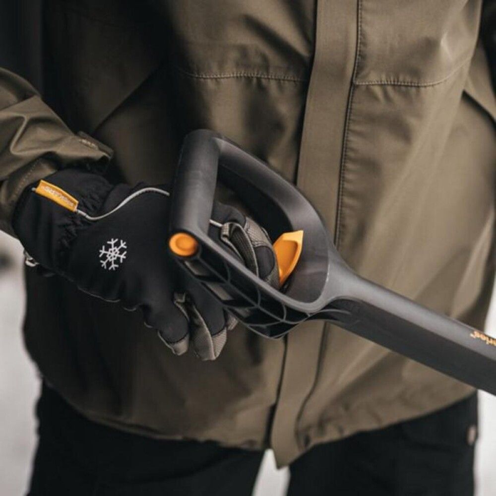 Lumilapio Fiskars X-series teleskooppivarrella