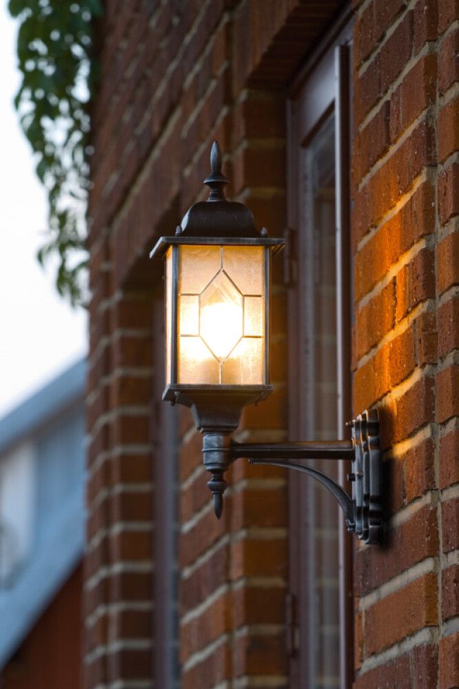 Ulkoseinävalaisin Konstsmide Milano IP43