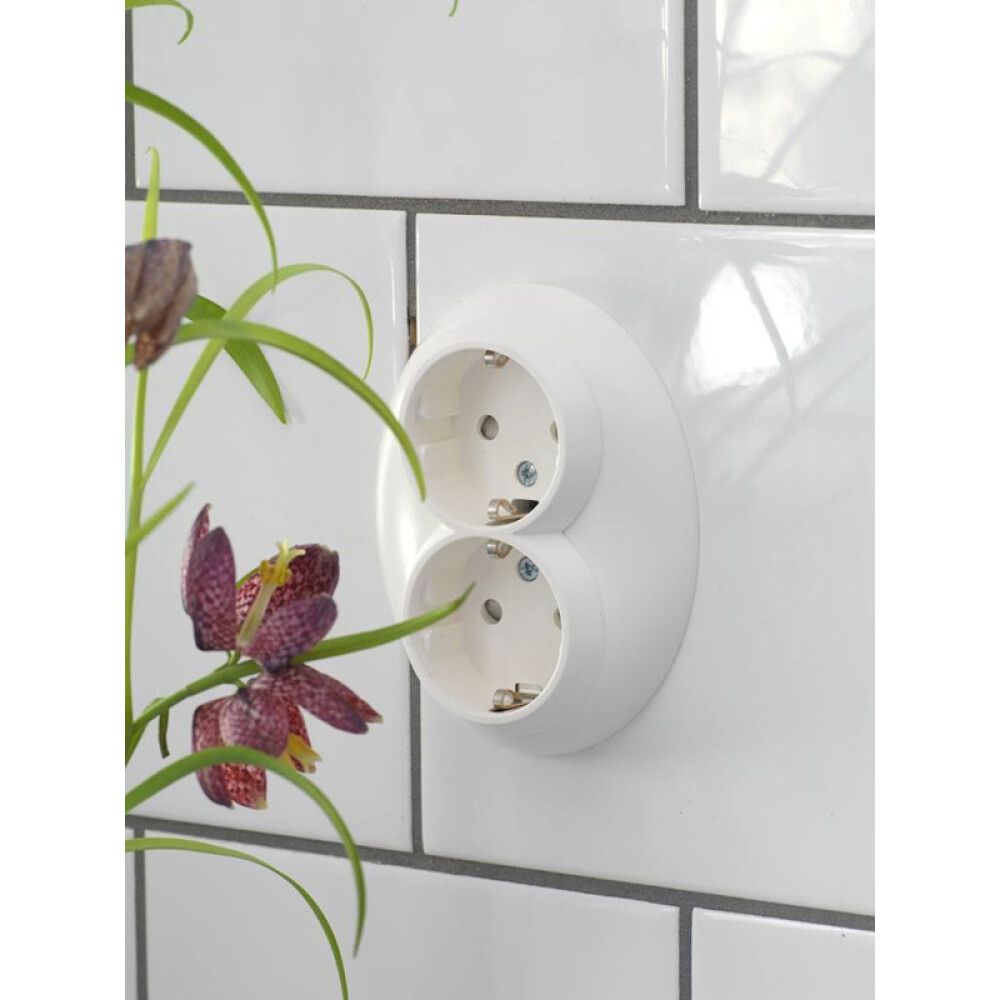 Pistorasia Schneider Electric Renova 2-os Maadoittamaton Valkoinen