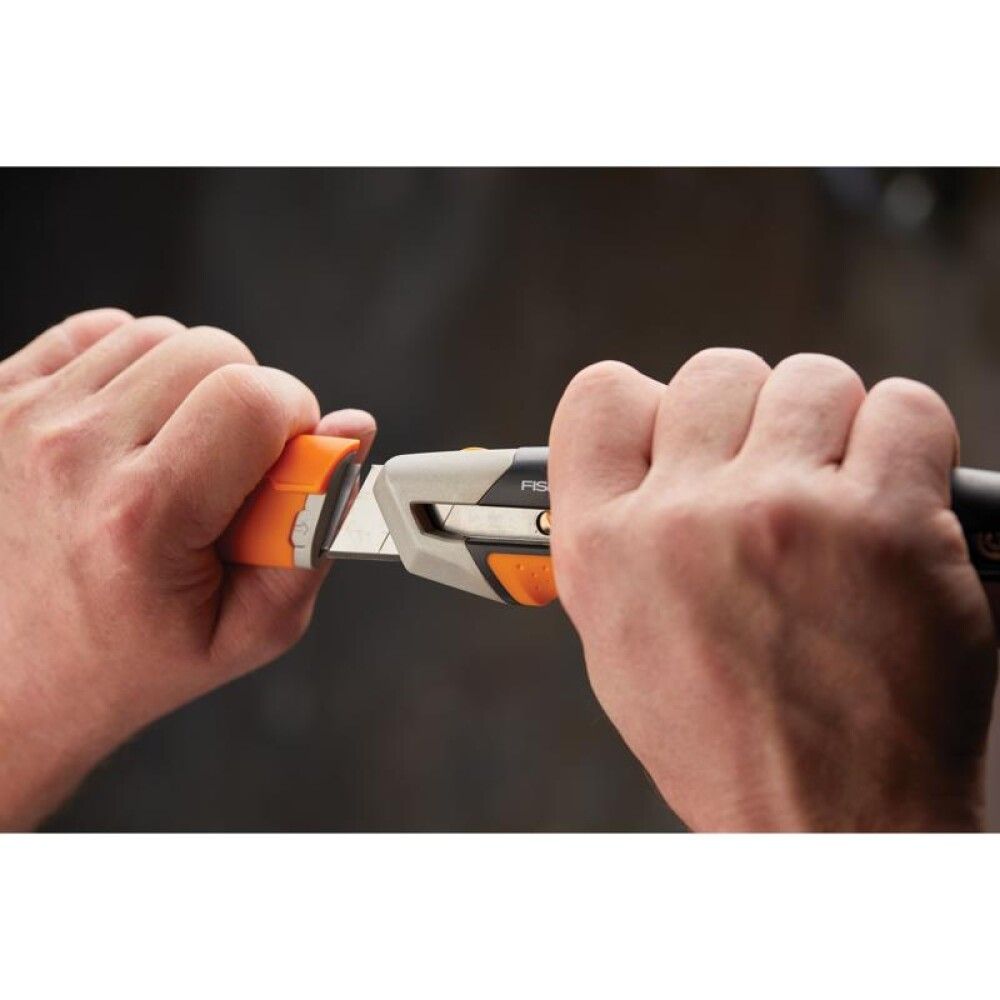 Katkoteräveitsi Fiskars CarbonMax™ 25 mm