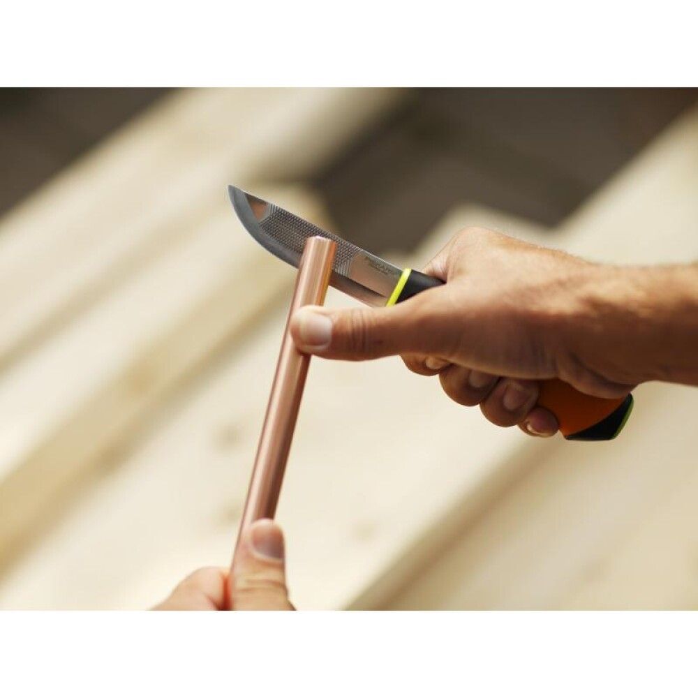 Kirvesmiehen puukko Fiskars