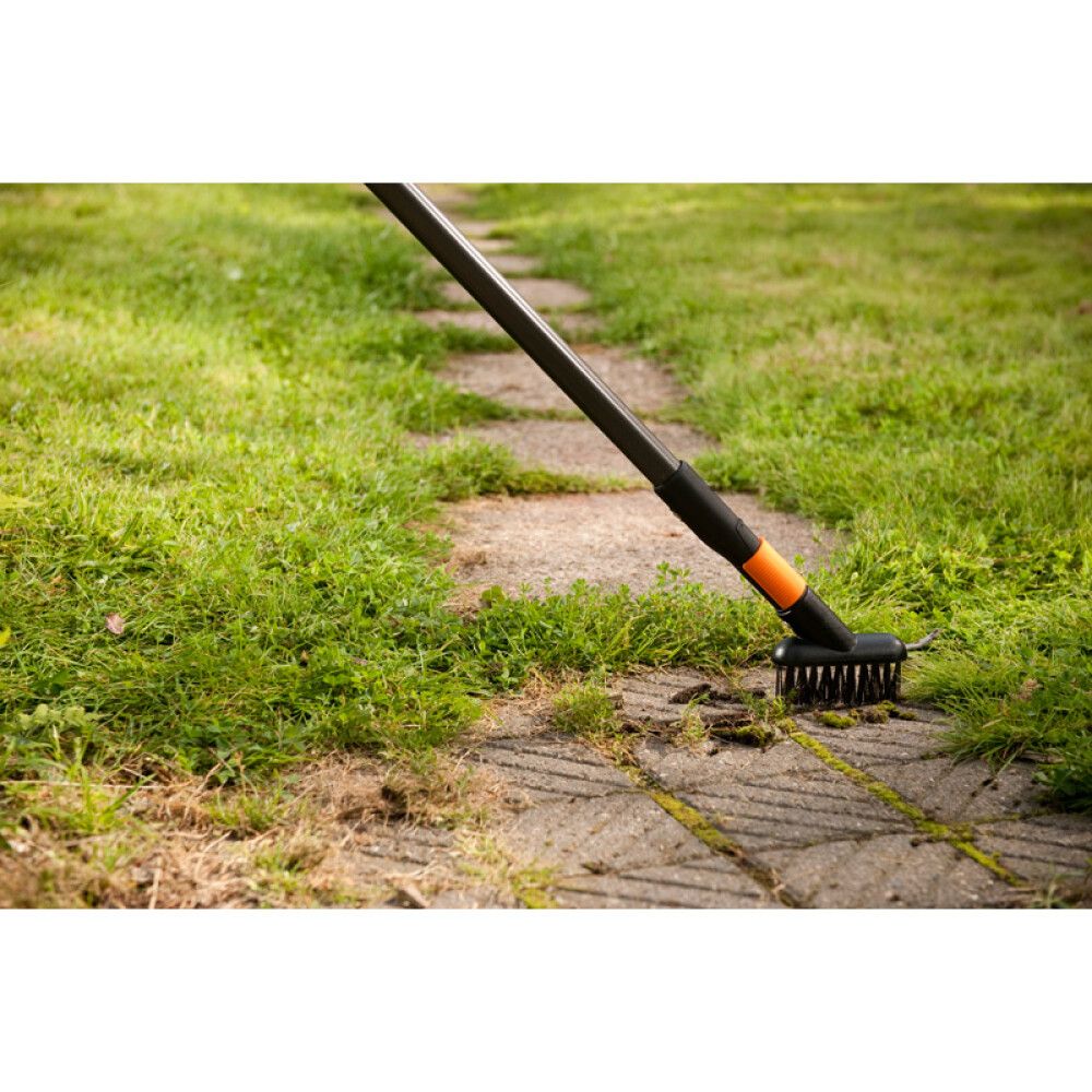 Kivetysten puhdistusharja Fiskars QuikFit