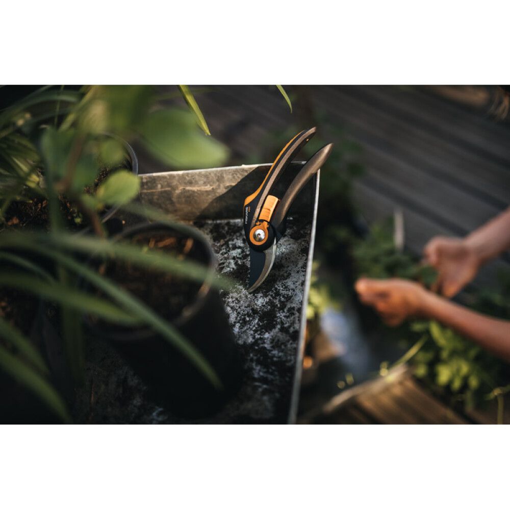 Oksasakset Fiskars SmartFit P541 ohileikkaavat