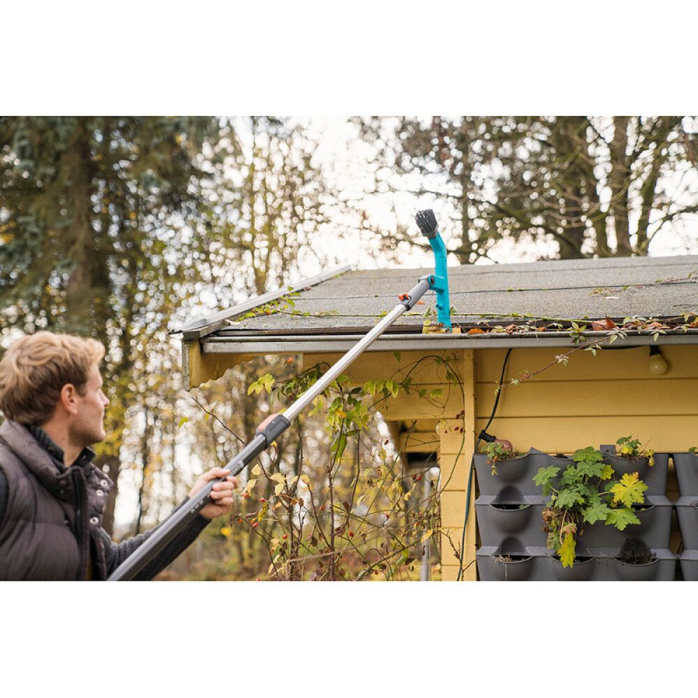 Räystäskourun puhdistaja Gardena Combisystem teleskooppivarrella