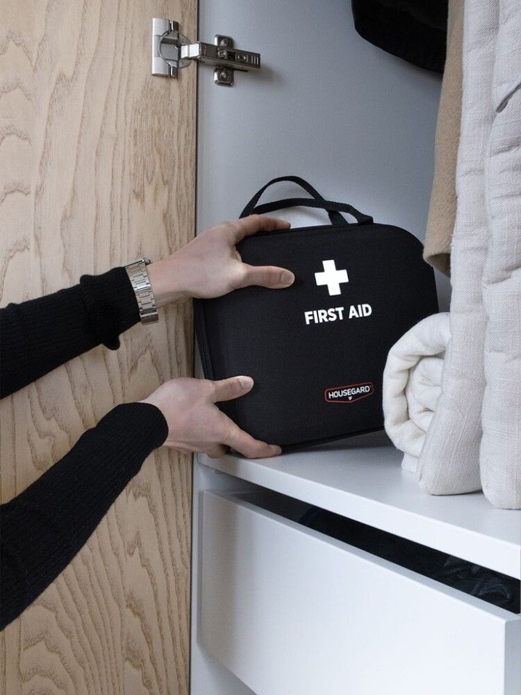 Ensiapulaukku Housegard Plus 74-os.