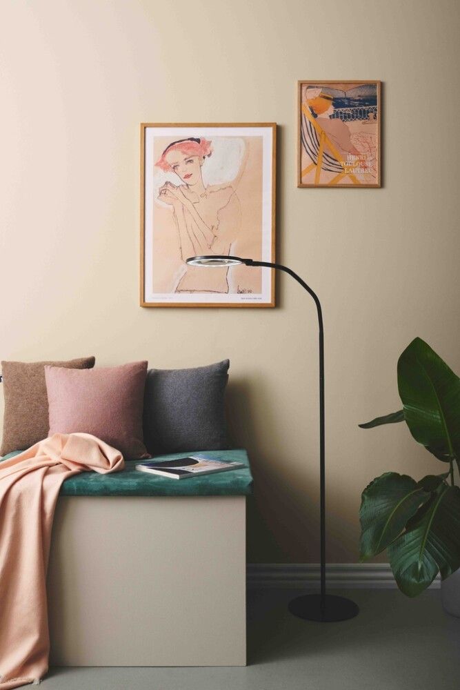 Lattiavalaisin Halo Design Magni musta 130 cm