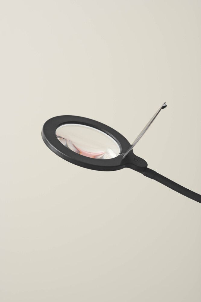 Lattiavalaisin Halo Design Magni musta 130 cm