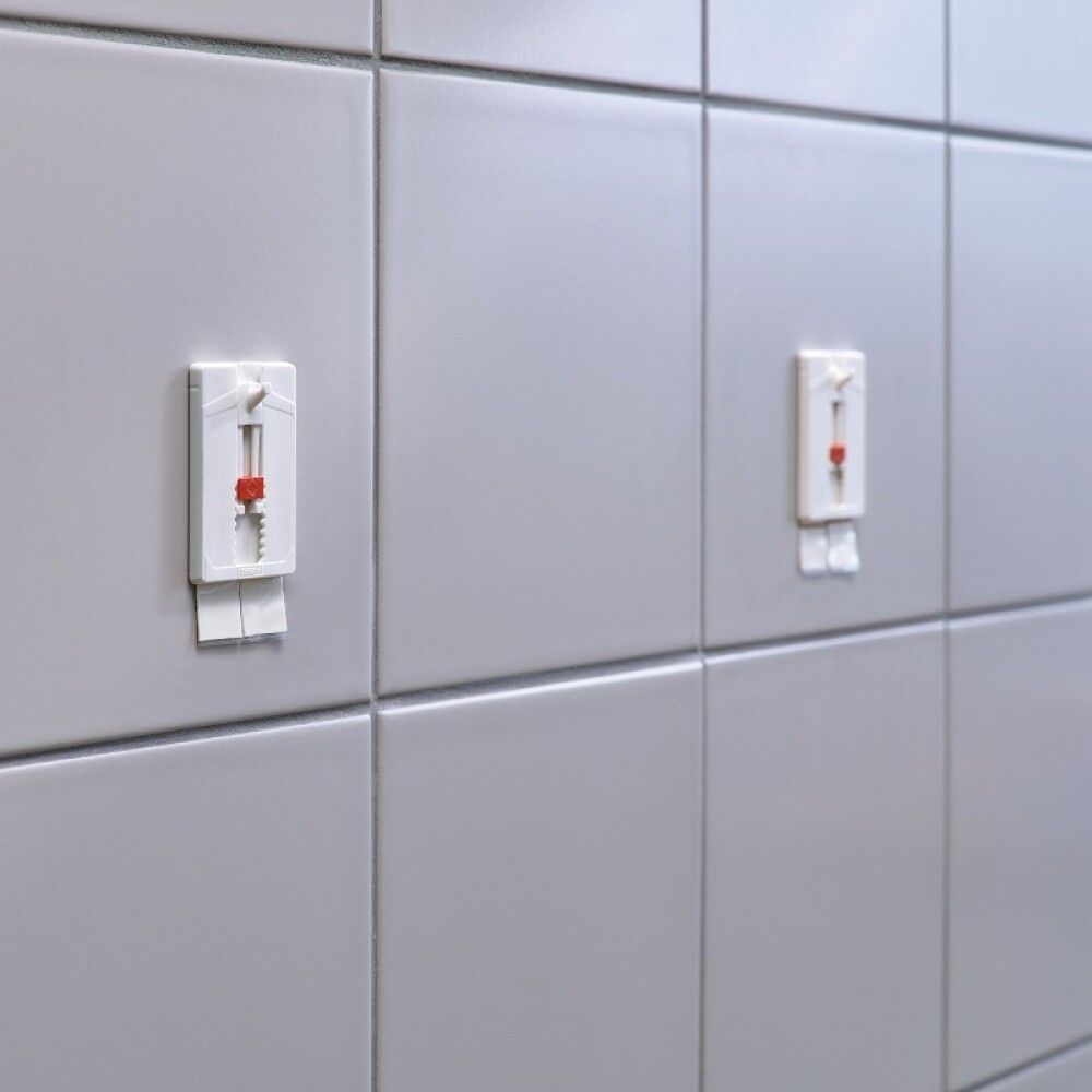 Säädettävä tarranaula laatoille Tesa 4 kg 2 kpl