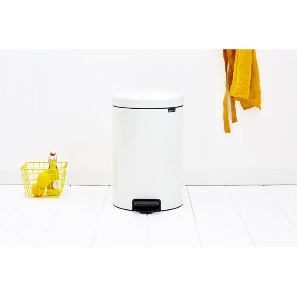 Roska-astia polkimella Brabantia Newicon White 20 l