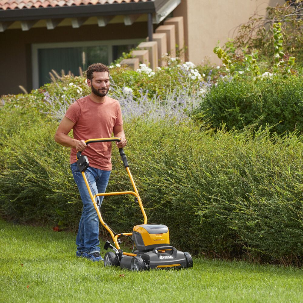 Akkuruohonleikkuri Stiga Multiclip 547 AE
