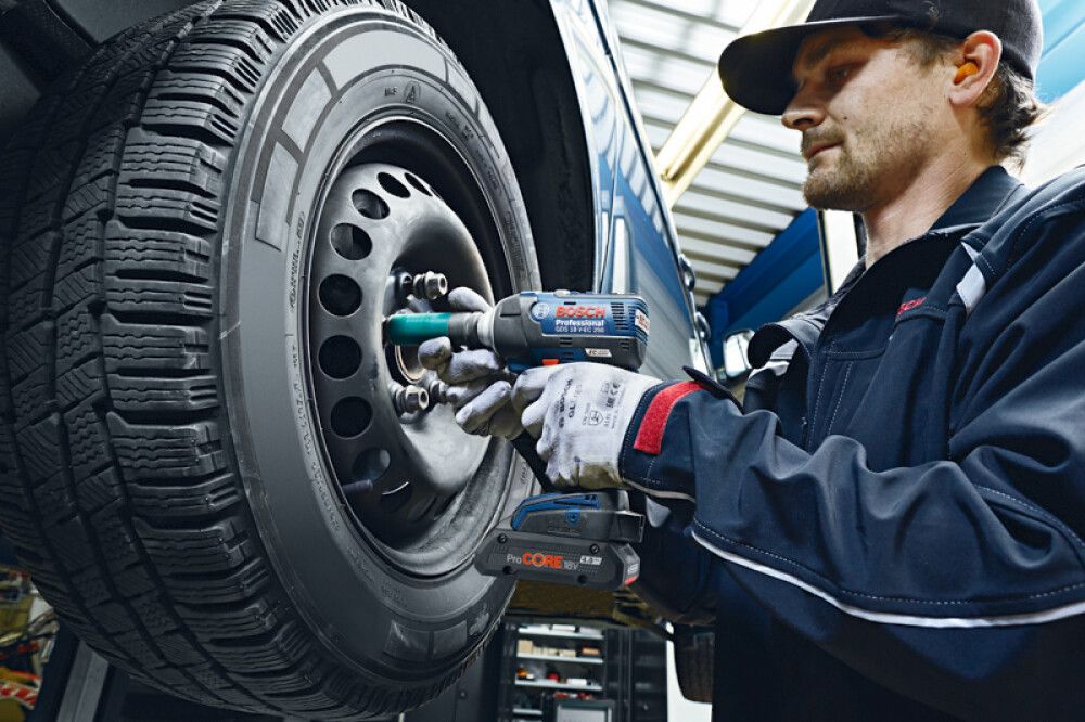 Akku-/laturipaketti Bosch ProCore 18 V 2 x 4,0 Ah