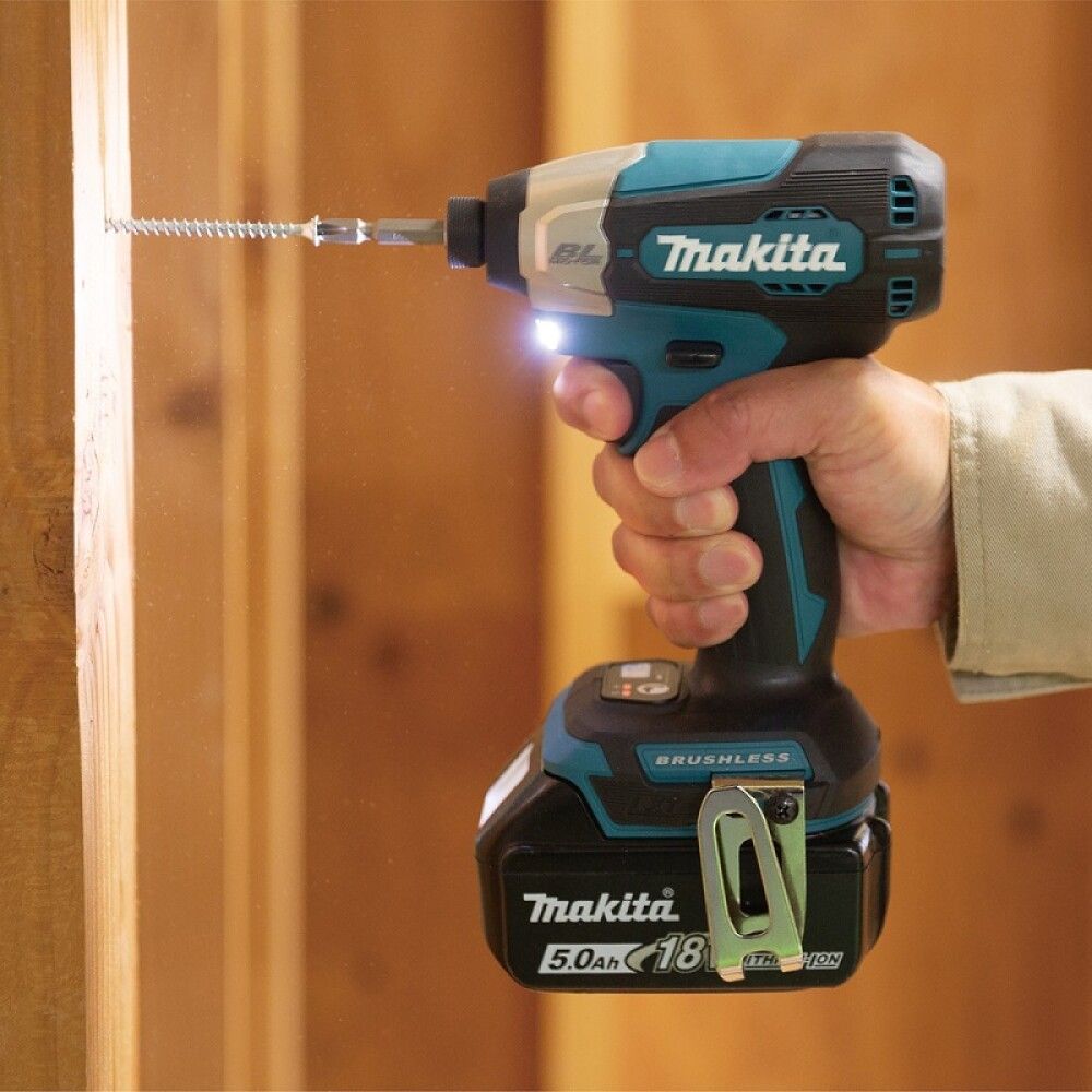 ISKEVÄ RUUVINVÄÄNNIN MAKITA LXT DTD157Z