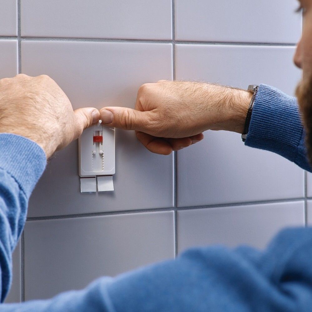 Säädettävä tarranaula laatoille Tesa 4 kg 2 kpl