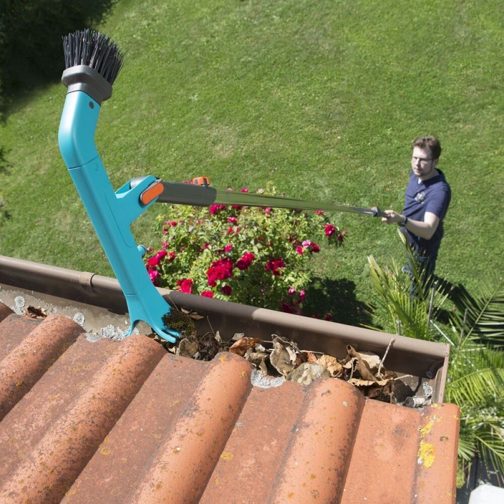 Räystäskourun puhdistaja Gardena Combisystem vesiliitännällä