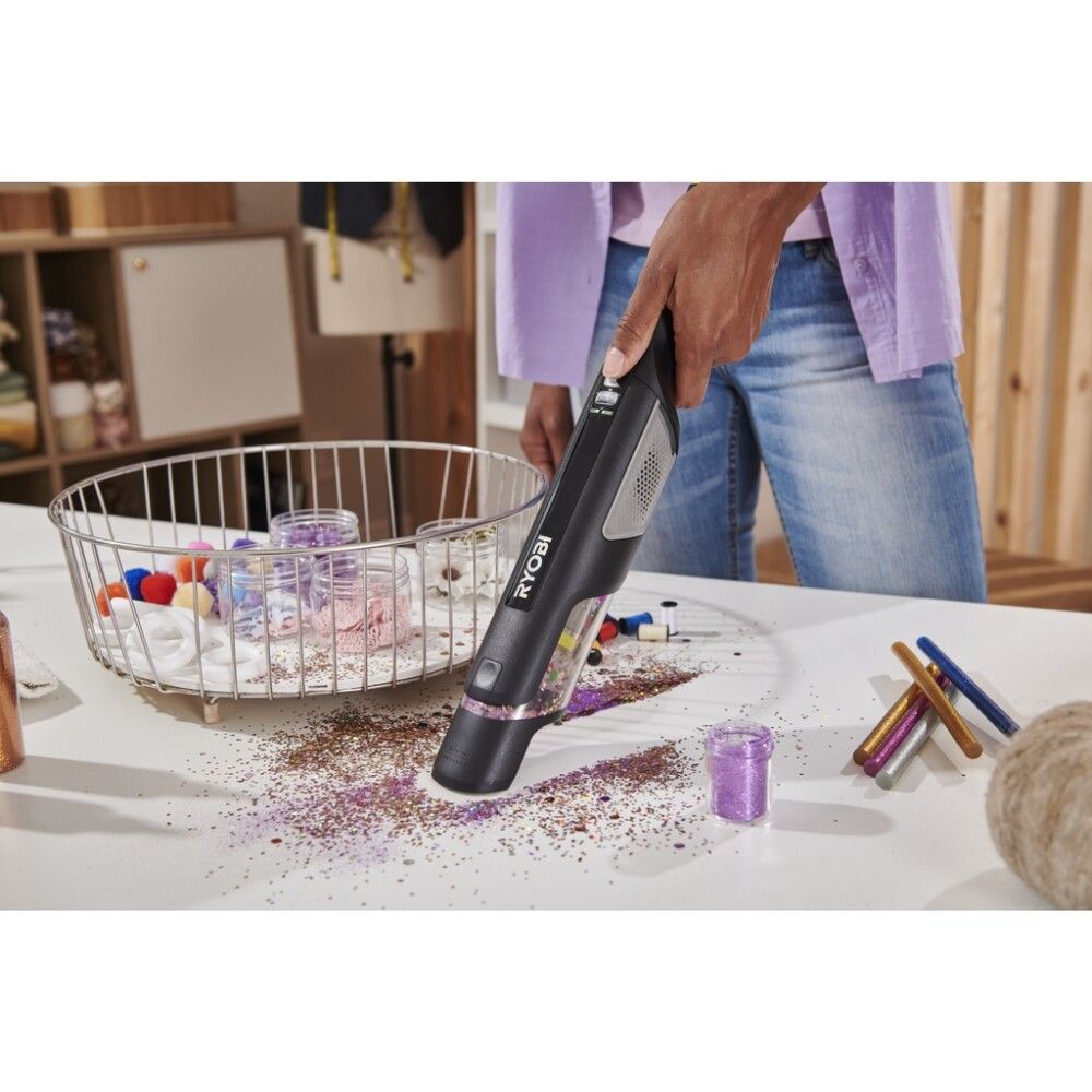 Rikkaimuri latausasemalla Ryobi USB Lithium RHV44-220G