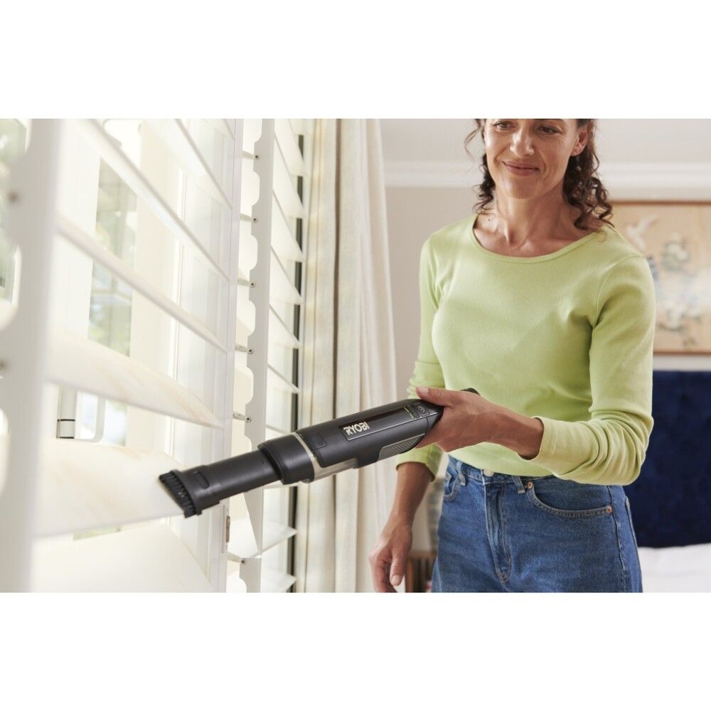 Rikkaimuri latausasemalla Ryobi USB Lithium RHV44-220G