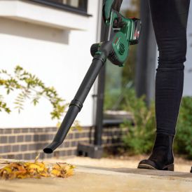 Akkulehtipuhallin Bosch UniversalLeafBlower 18V-130 Solo